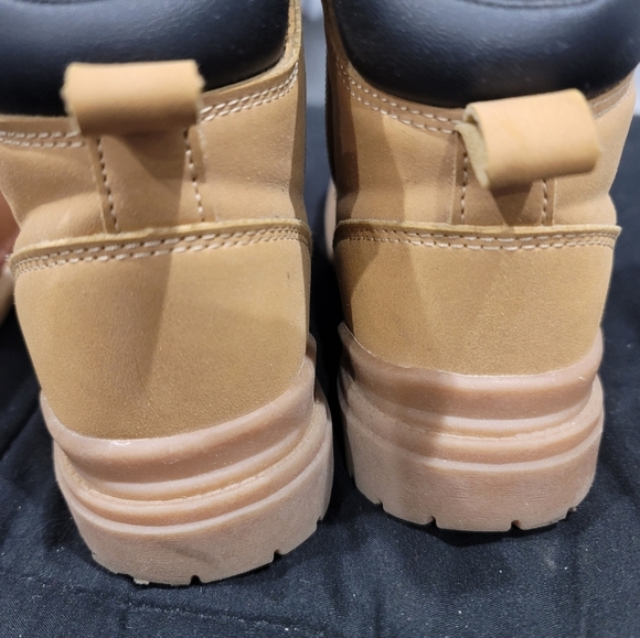 (2) Kid Boots Size 9 - Picture 5 of 5